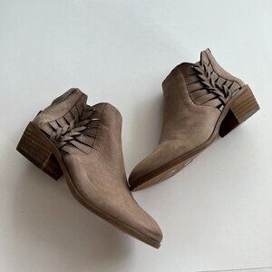 Vince Camuto Prestetta Boots Cutout‎ Booties Rustic Brown Leather Size 7M…